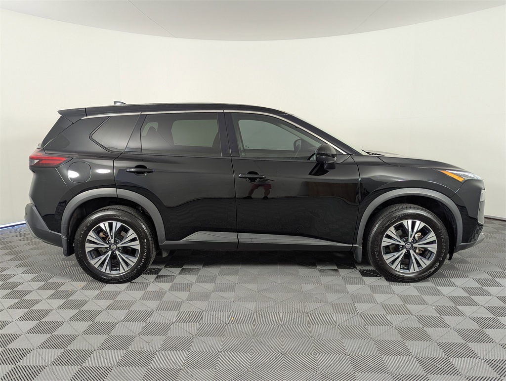 2021 Nissan Rogue SV photo 3
