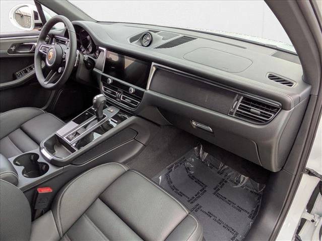 2026 Porsche Macan GTS photo 25