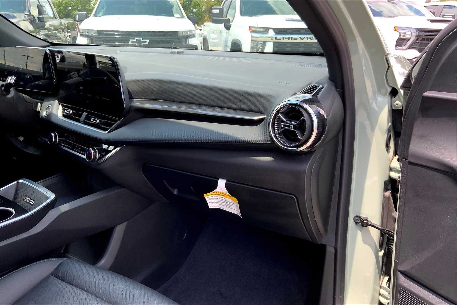 2025 Chevrolet Equinox LT photo 16