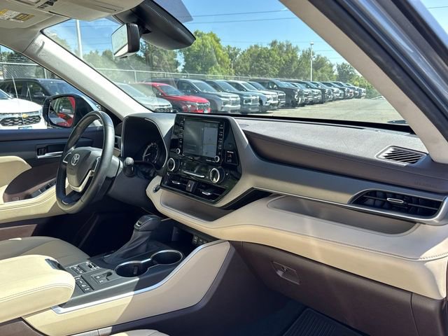 2022 Toyota Highlander XLE photo 23