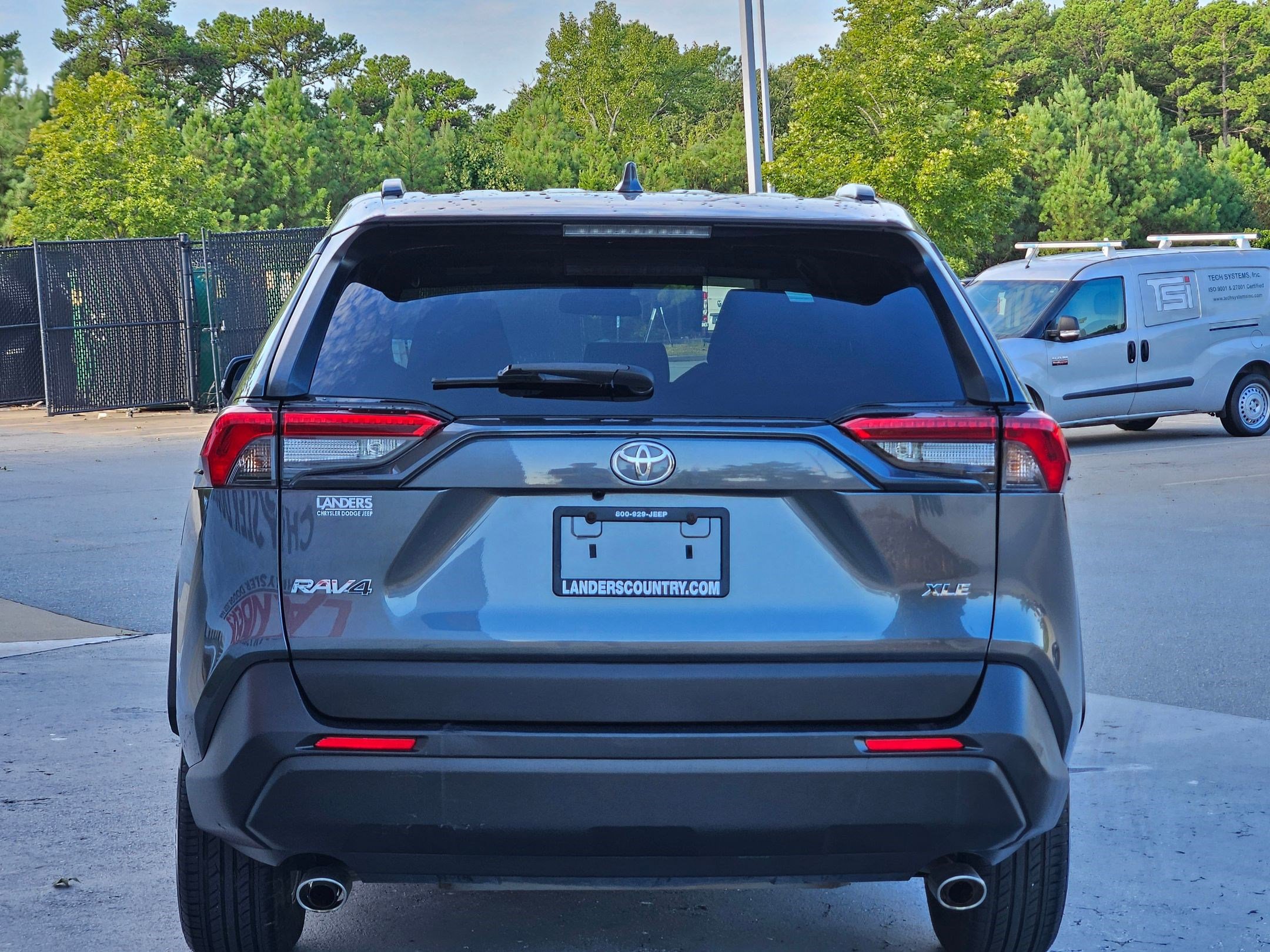 2021 Toyota RAV4 XLE photo 4