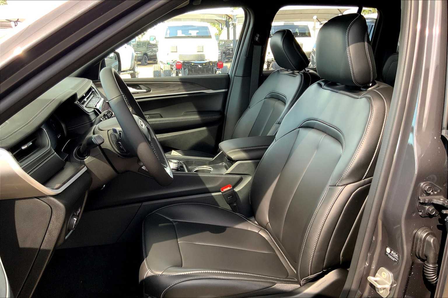 2025 Jeep Grand Cherokee Limited photo 5