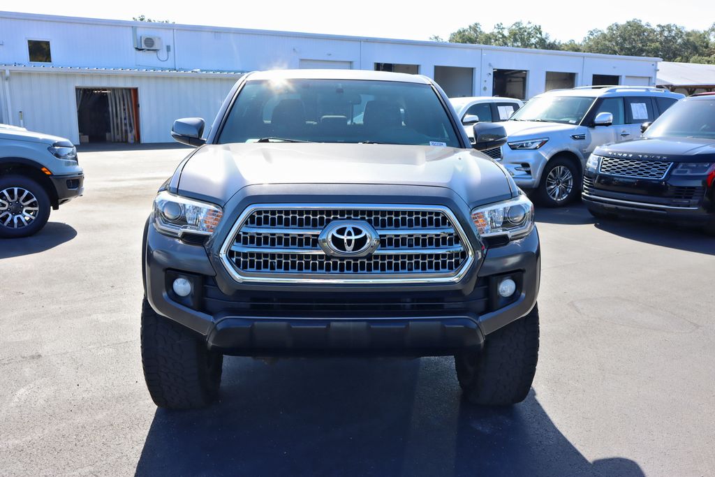 2017 Toyota Tacoma TRD Off-Road photo 2