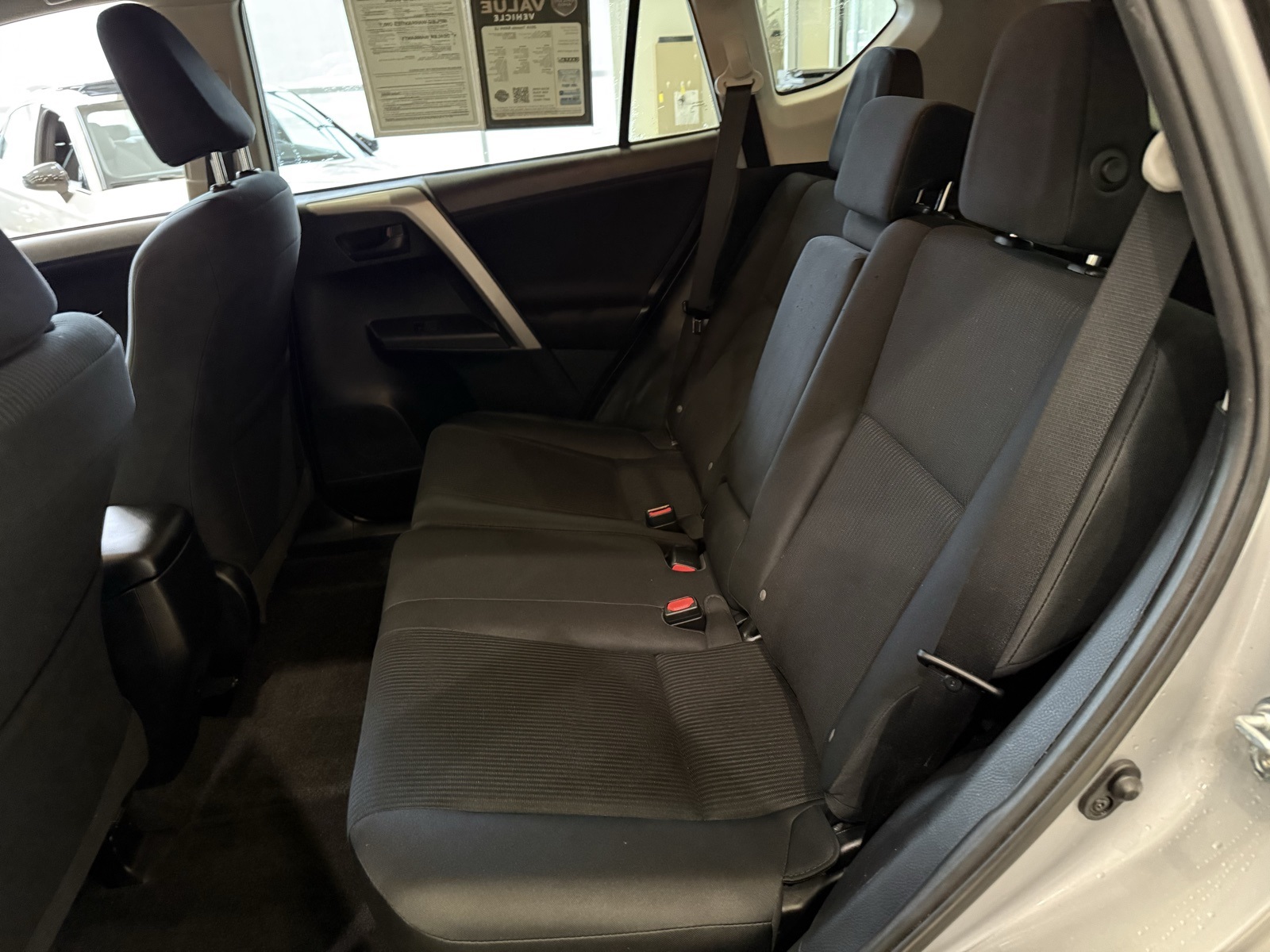 2016 Toyota RAV4 LE photo 4