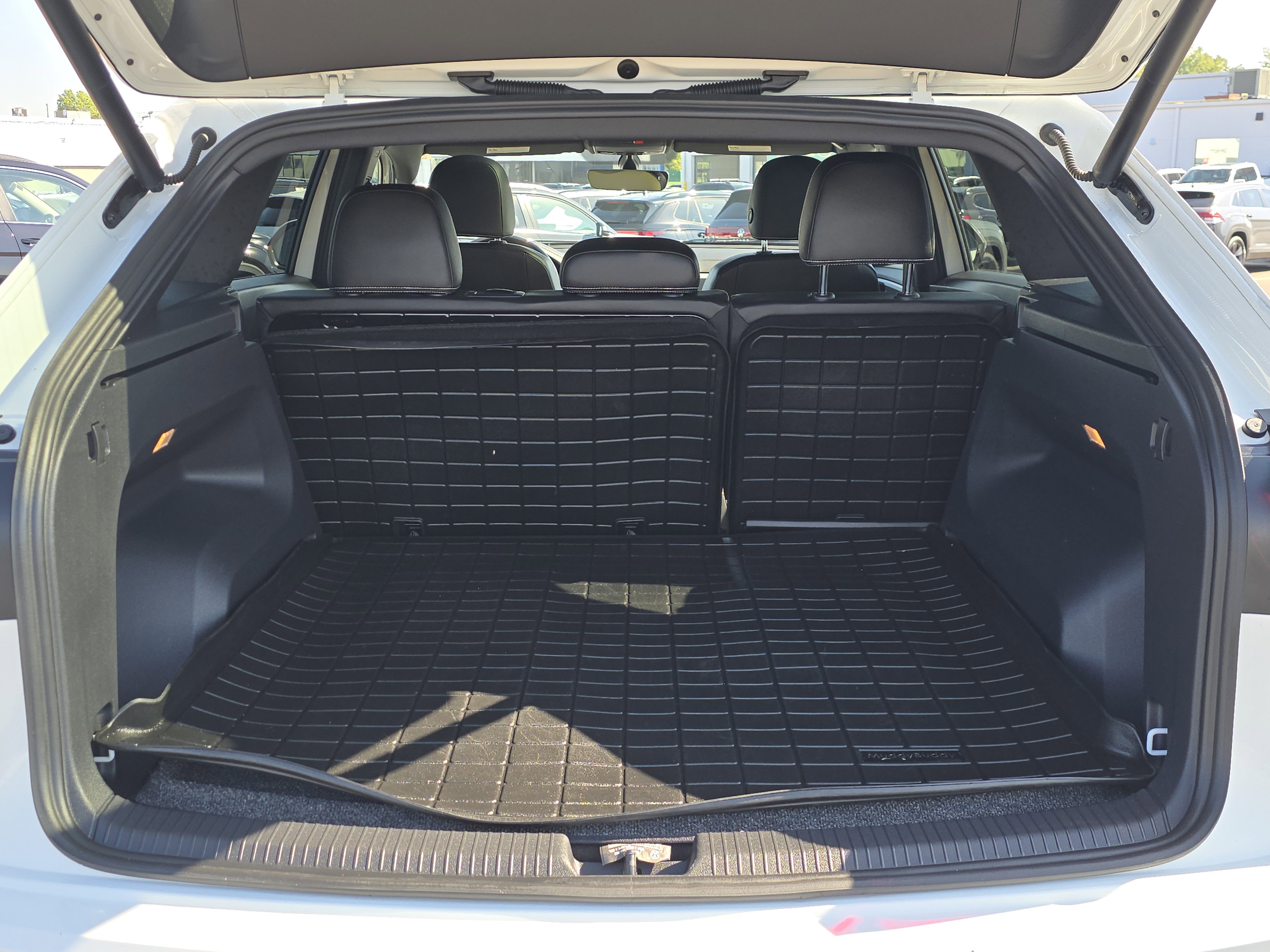 2022 Volkswagen Atlas Cross Sport V6 SE Technology photo 5