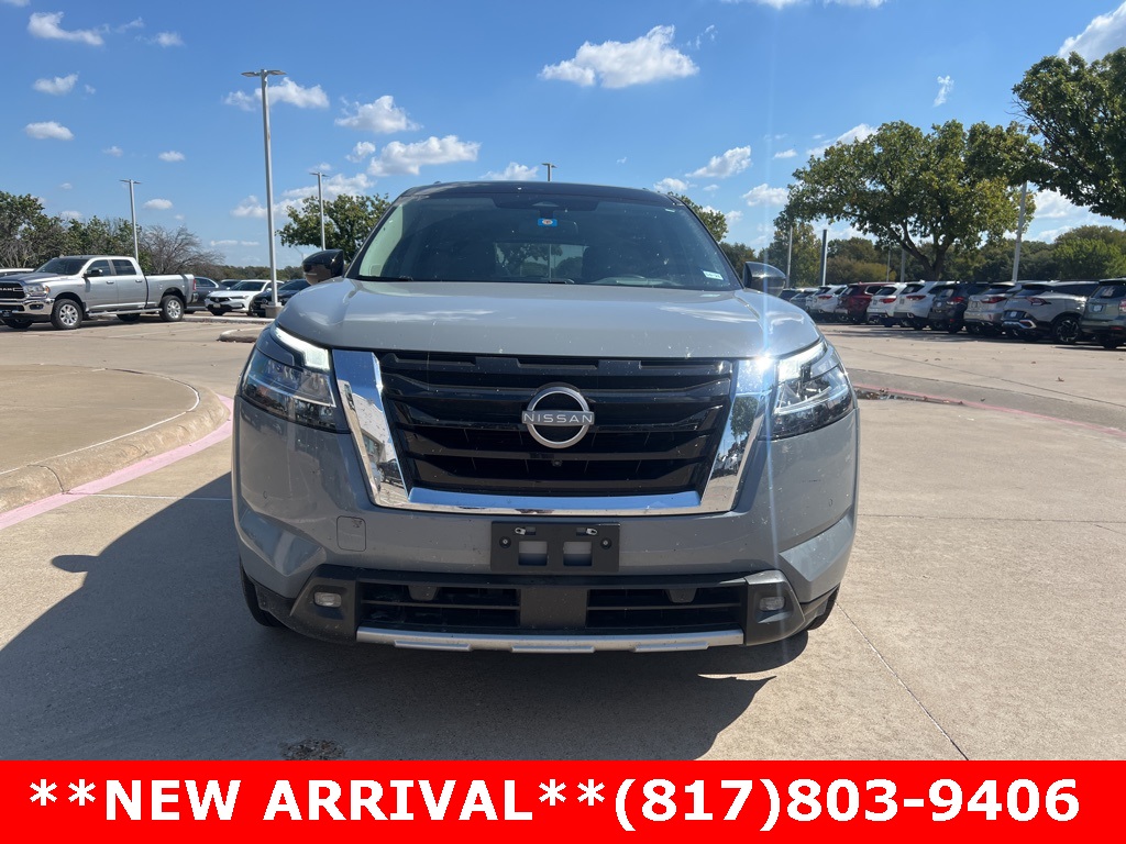 2022 Nissan Pathfinder Platinum photo 2