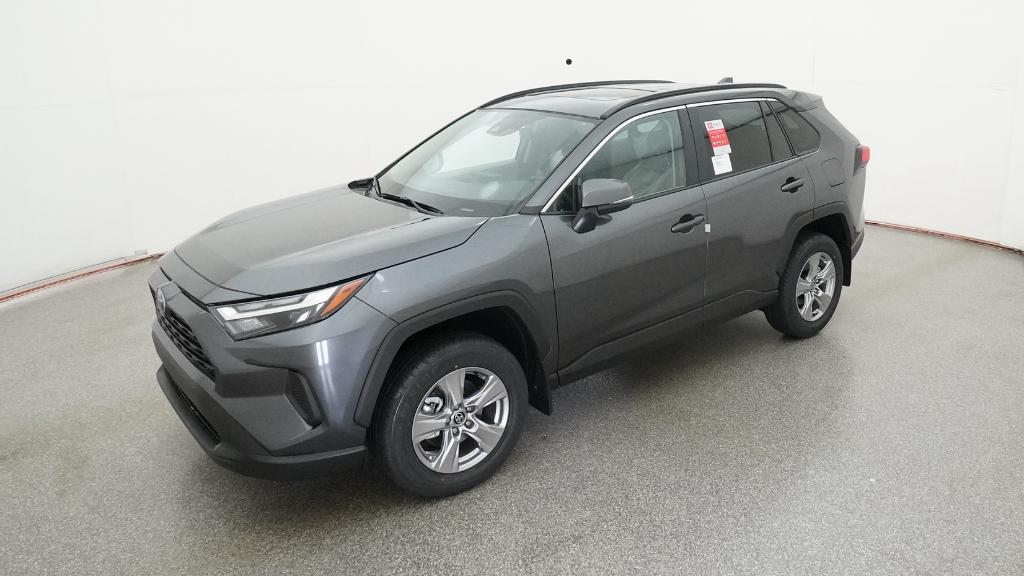 2025 Toyota RAV4 XLE's photo