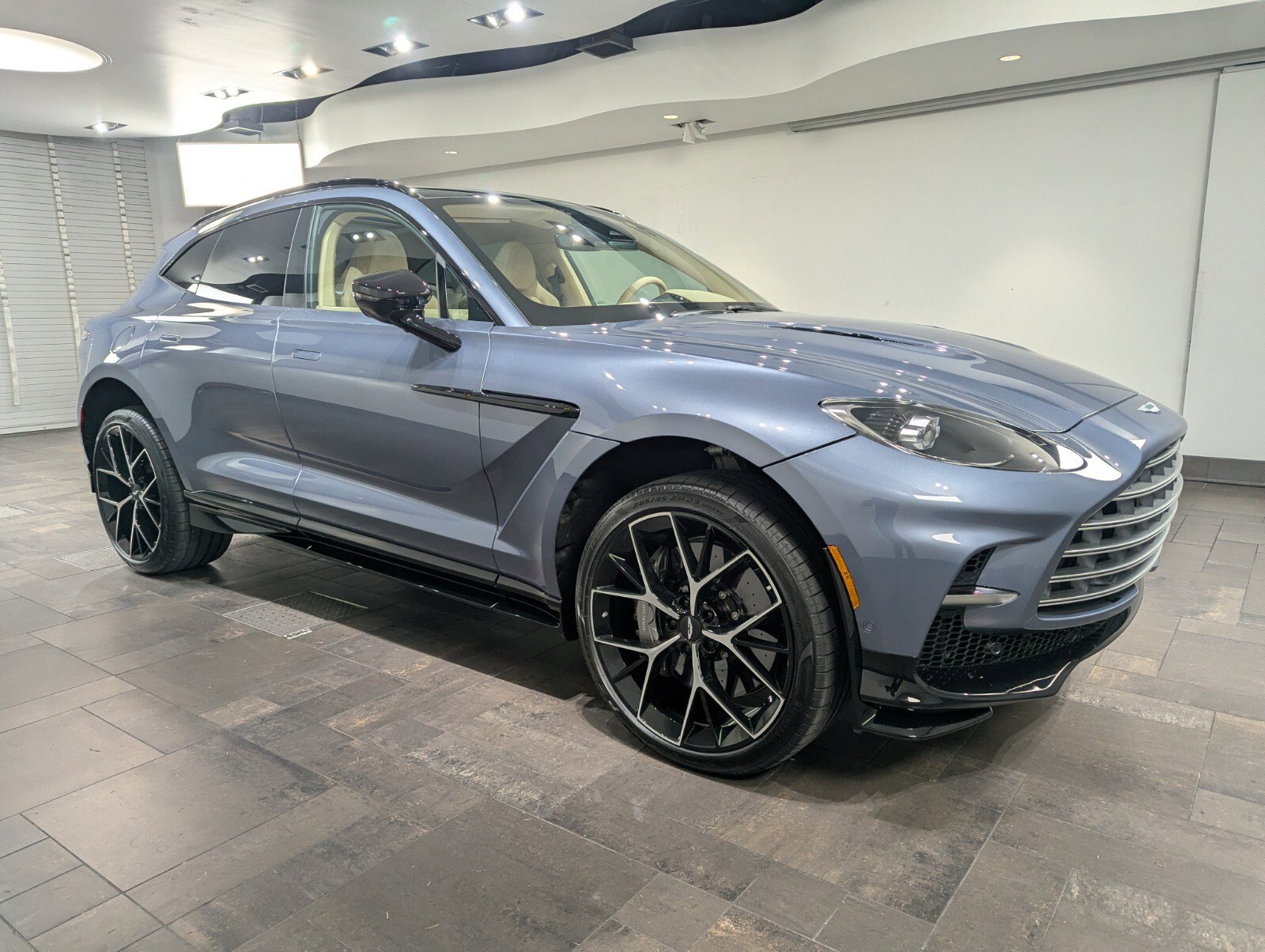 Aston Martin DBX 707's photo