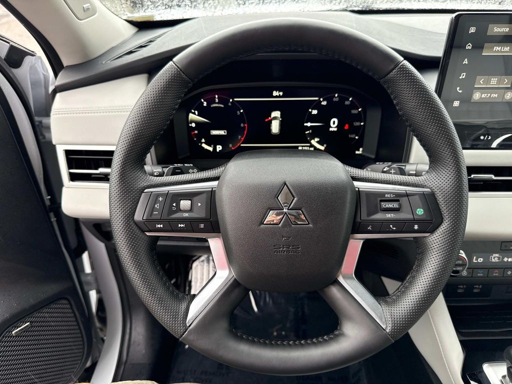 2025 Mitsubishi Outlander SEL photo 37
