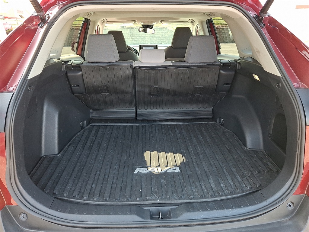 2022 Toyota RAV4 Hybrid XLE photo 23