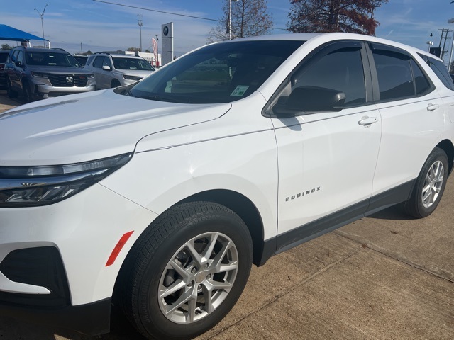 2024 Chevrolet Equinox LS's photo