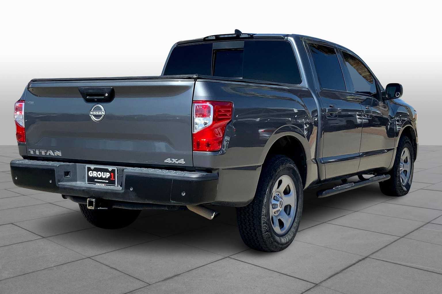 2023 Nissan Titan S Crew Cab photo 12