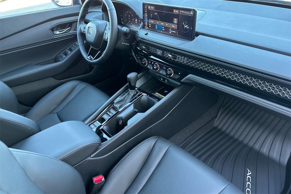 2025 Honda Accord Hybrid Sport-L photo 13