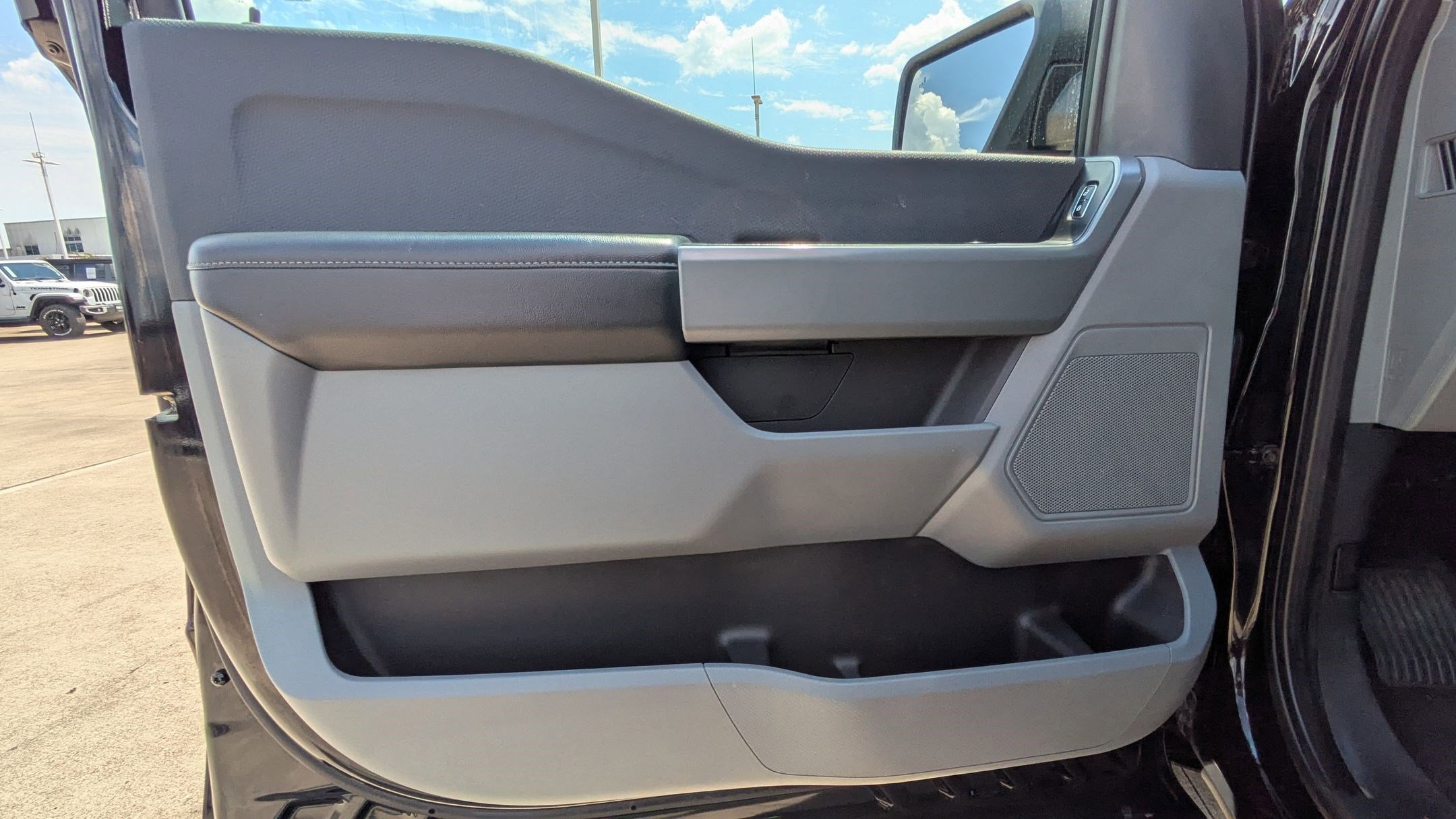 2023 Ford F-150 XLT photo 12