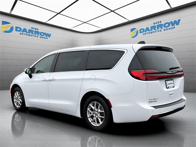 2023 Chrysler Pacifica Touring L photo 3