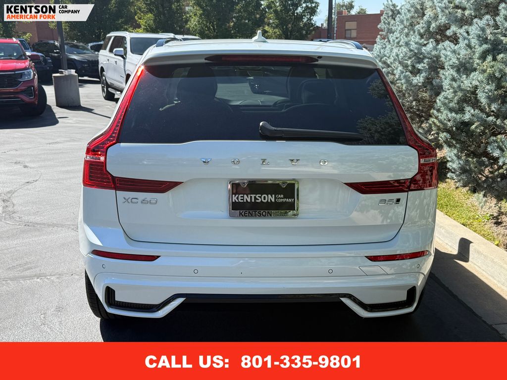 2024 Volvo XC60 Core photo 6
