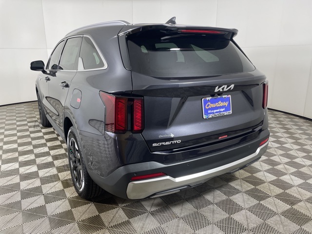 2025 Kia Sorento S photo 2