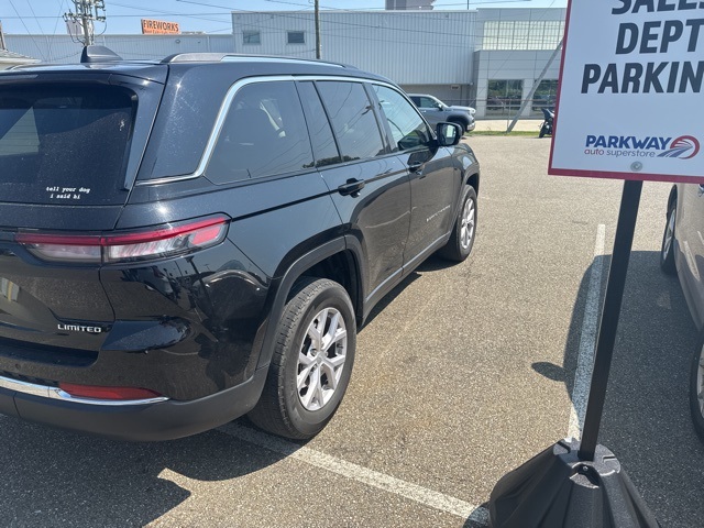 2022 Jeep Grand Cherokee Limited photo 2