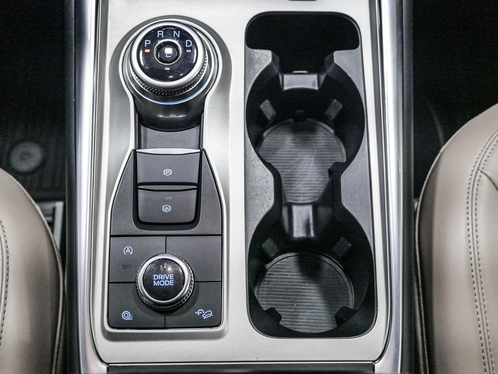 2023 Ford Explorer XLT photo 26