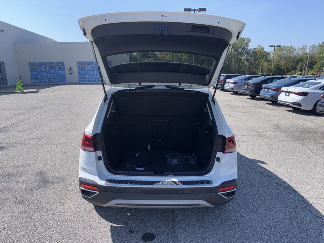2022 Volkswagen Taos SE photo 23