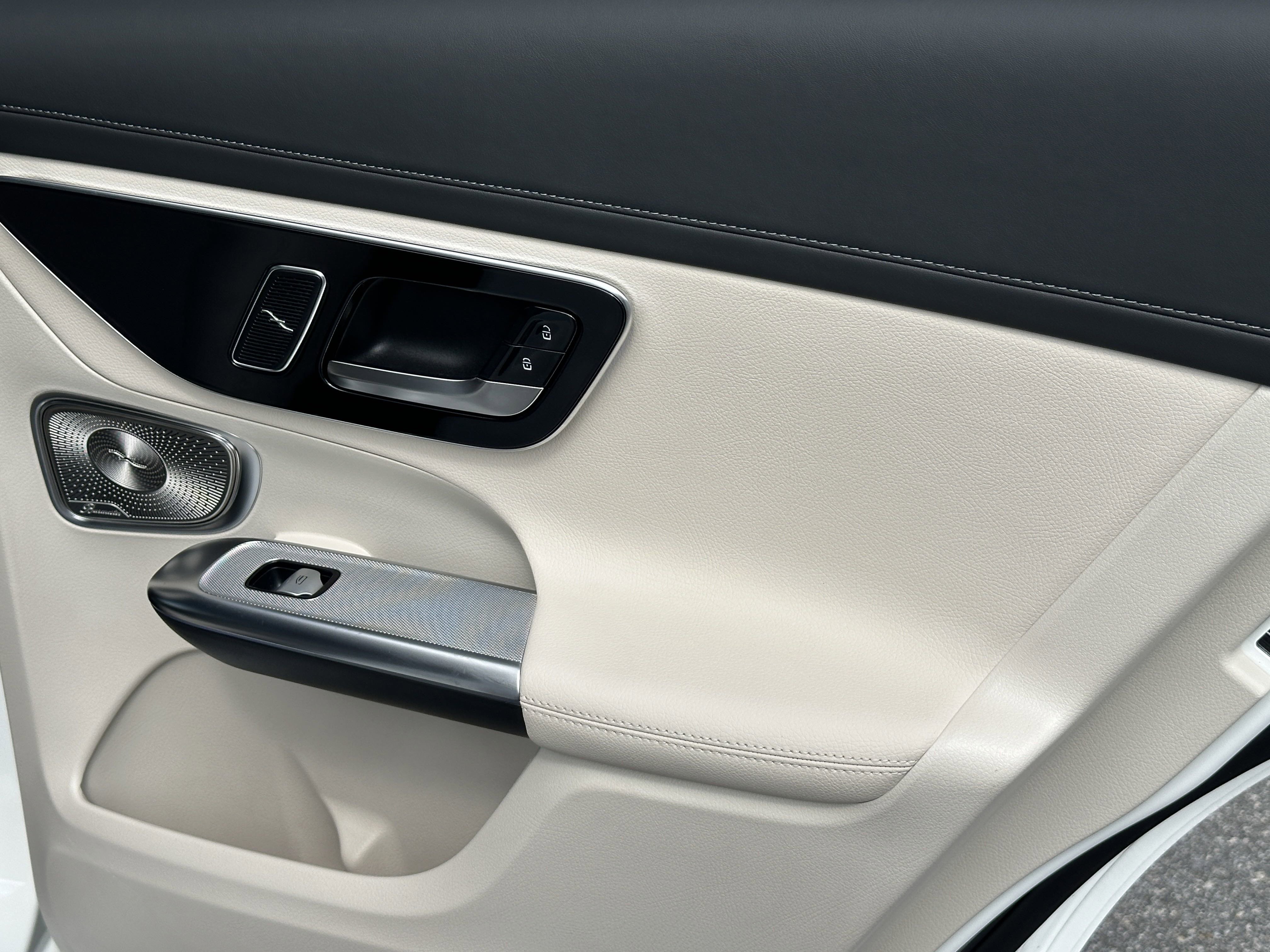 2025 Mercedes Benz GLC 350e 4MATIC photo 8