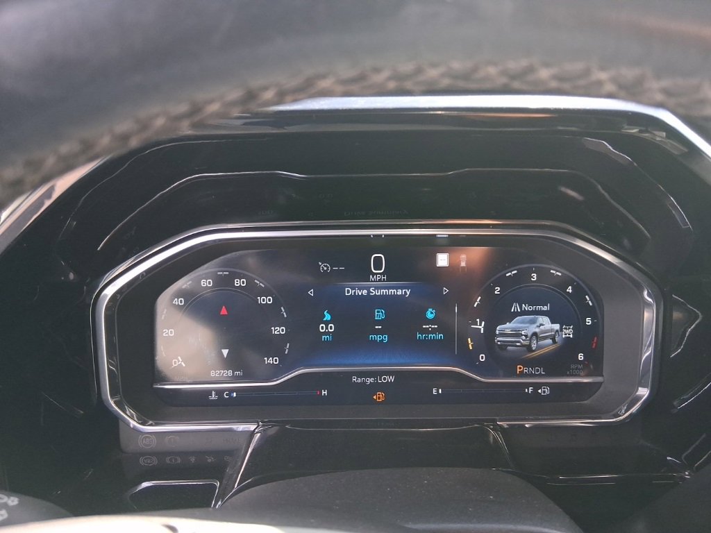 2022 Chevrolet Silverado RST photo 9