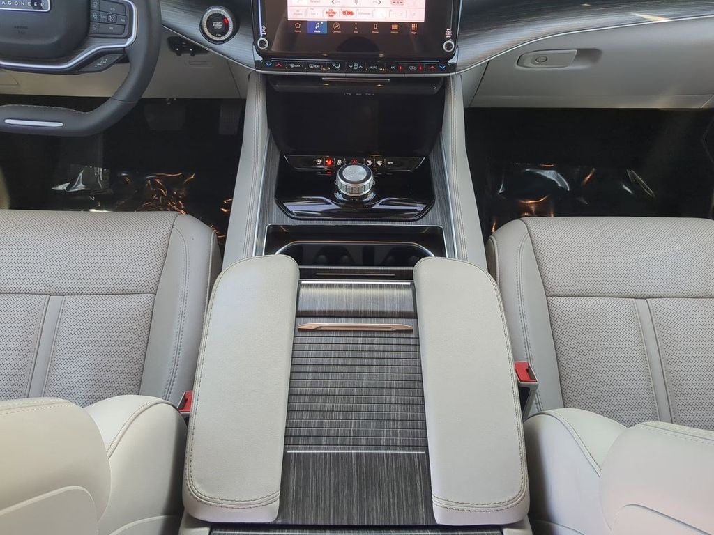 2023 Jeep Wagoneer Series II photo 18