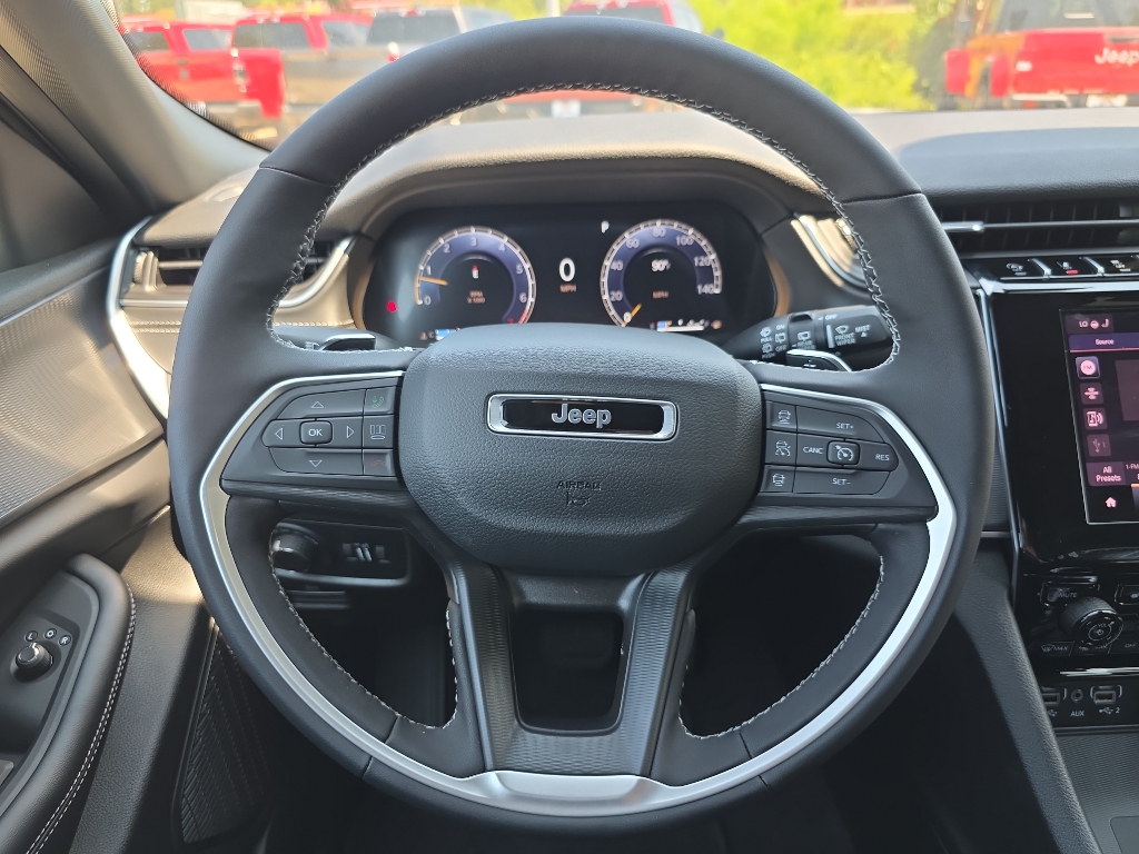 2025 Jeep Grand Cherokee Laredo X photo 18