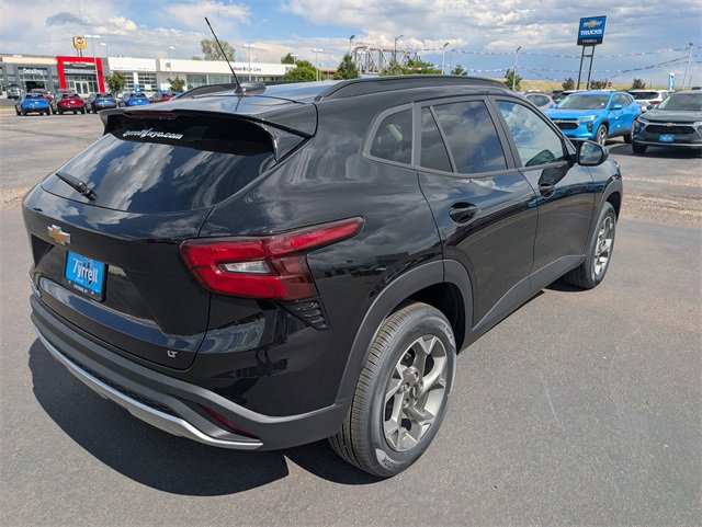 2025 Chevrolet Trax LT photo 3