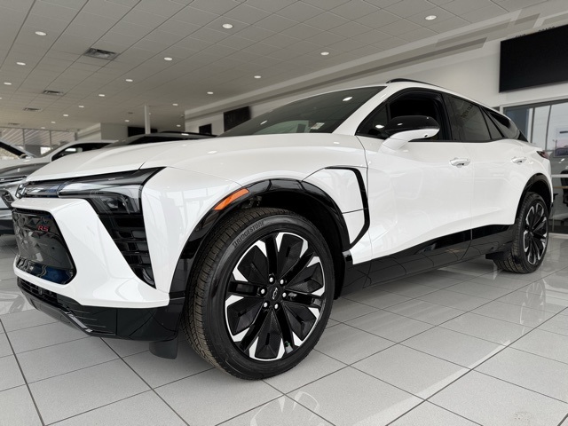 2025 Chevrolet Blazer EV RS photo 2