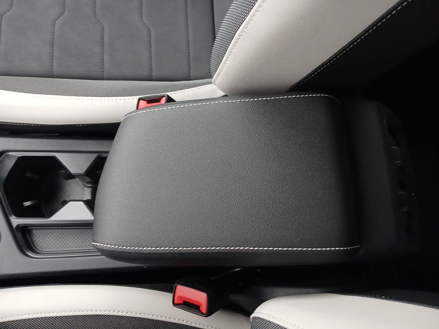 2025 Volkswagen Taos SE photo 15