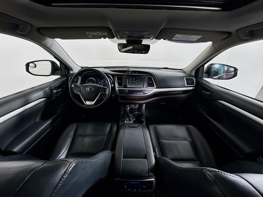 2019 Toyota Highlander XLE photo 6