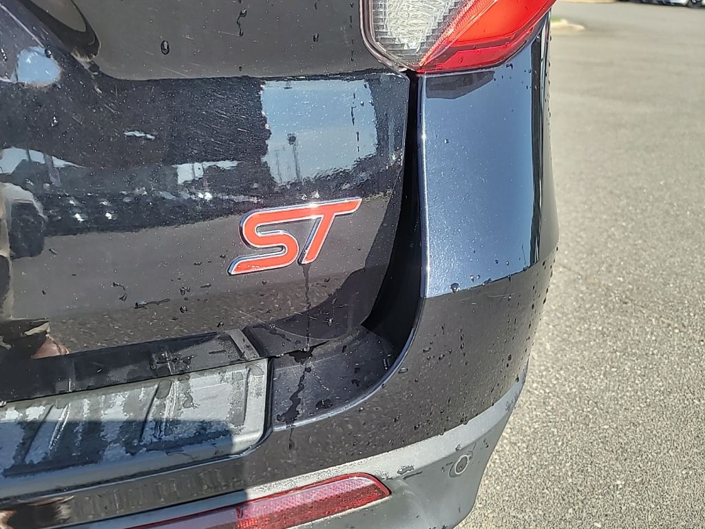 2021 Ford Explorer ST photo 6