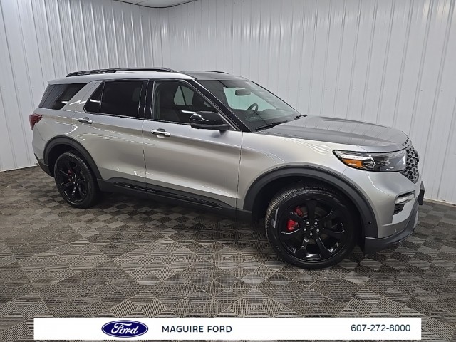 2022 Ford Explorer ST's photo