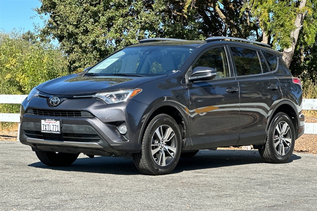 2017 Toyota RAV4 XLE photo 6