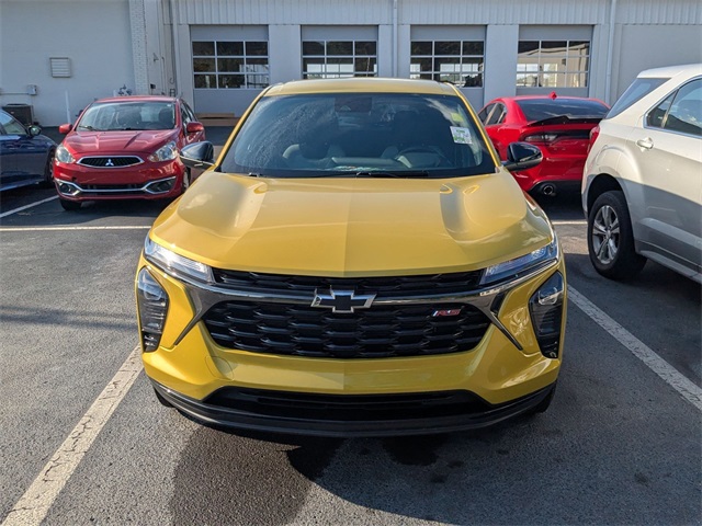 2024 Chevrolet Trax photo 2