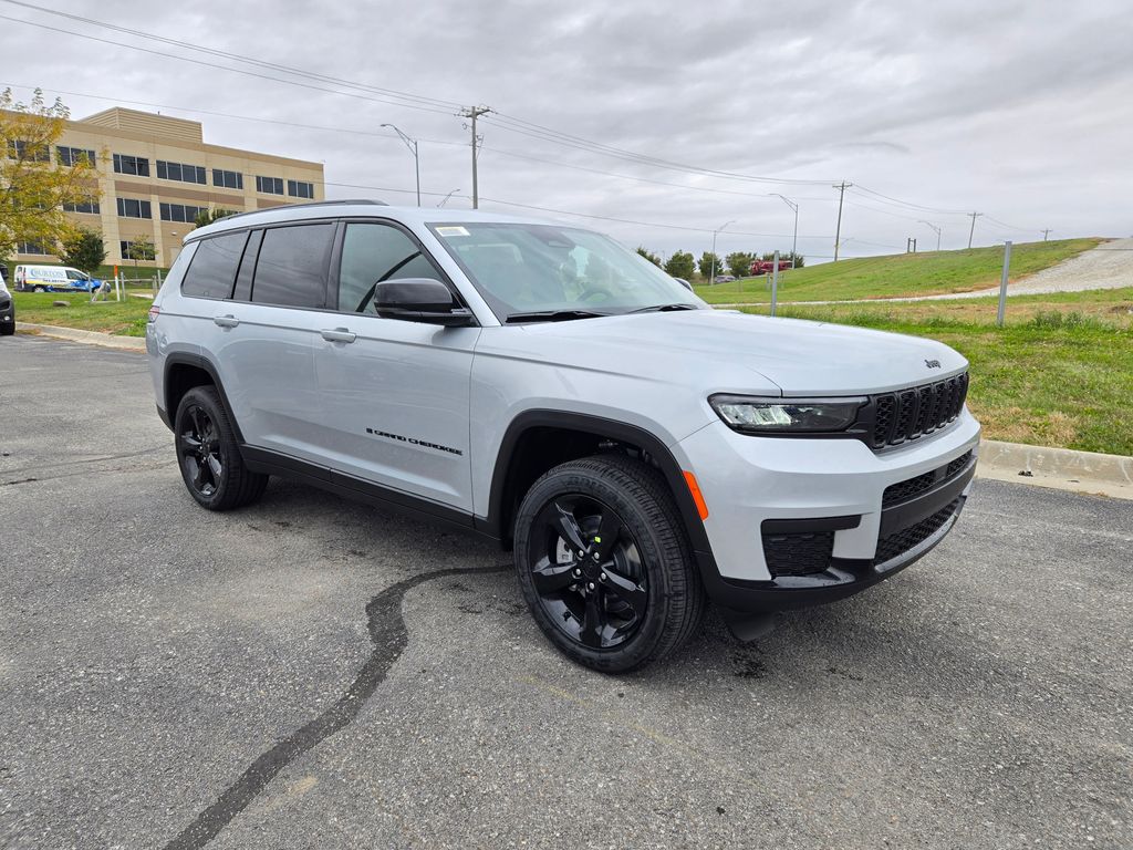 2025 Jeep Grand Cherokee L Altitude's photo