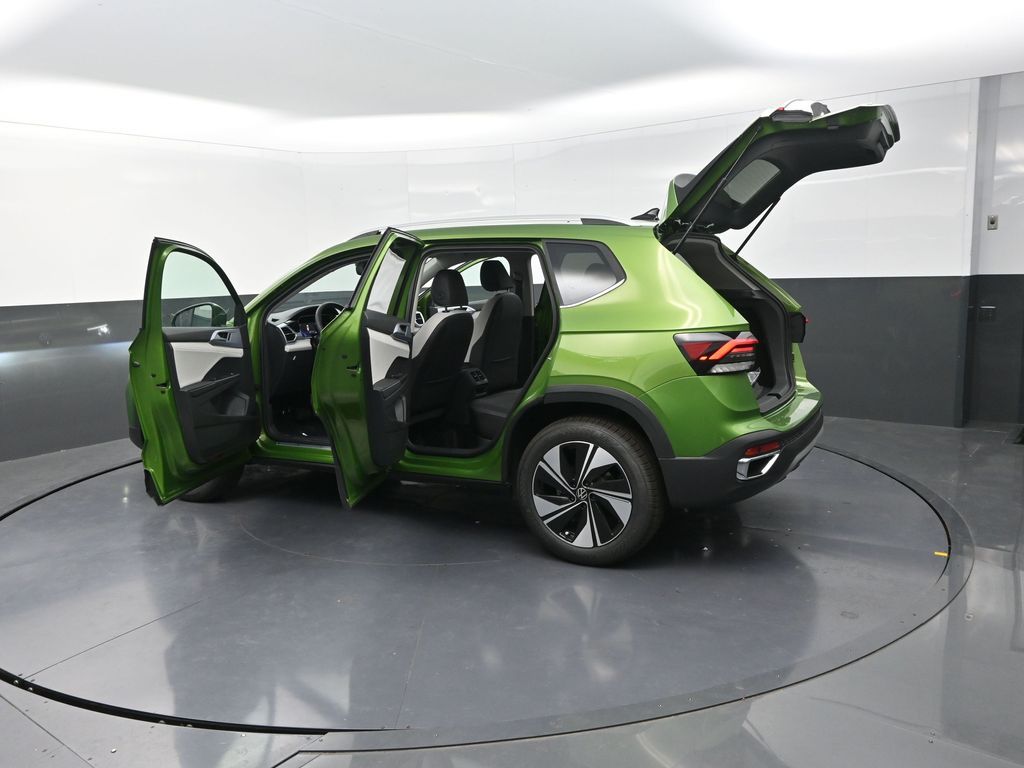 2025 Volkswagen Taos SE photo 30