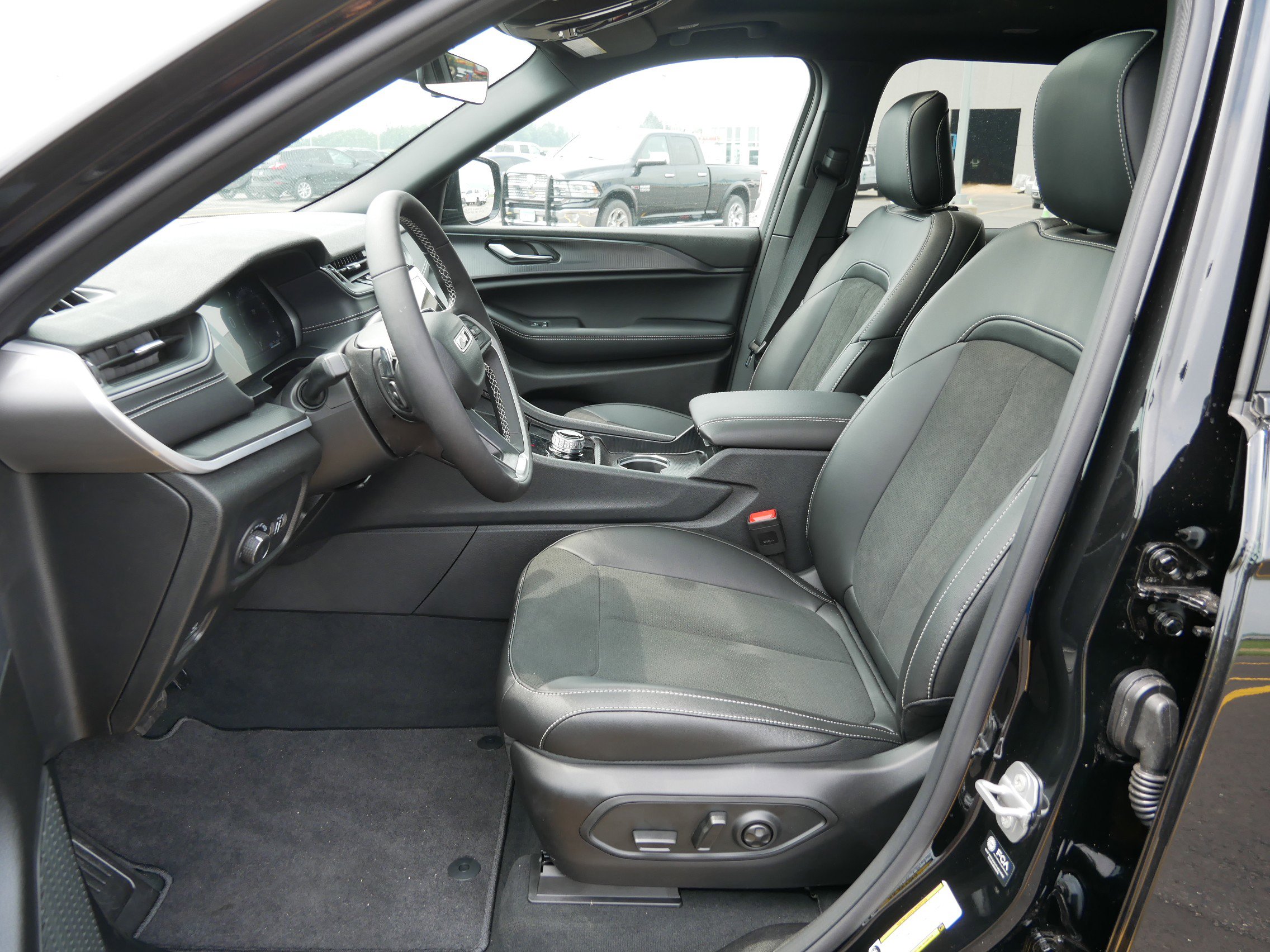 2025 Jeep Grand Cherokee Altitude X photo 6