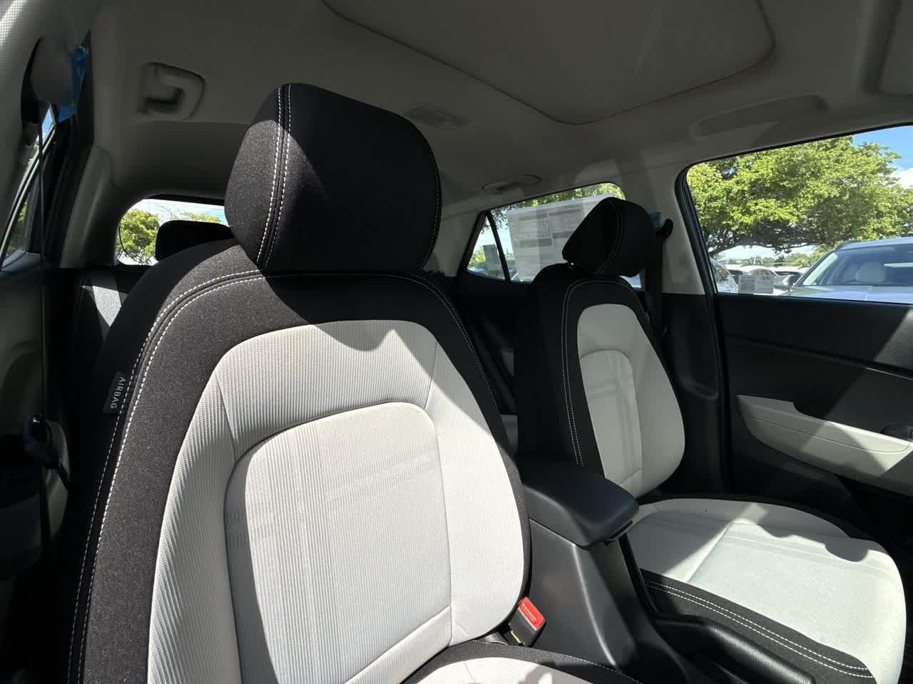 2025 Hyundai Venue SEL photo 25
