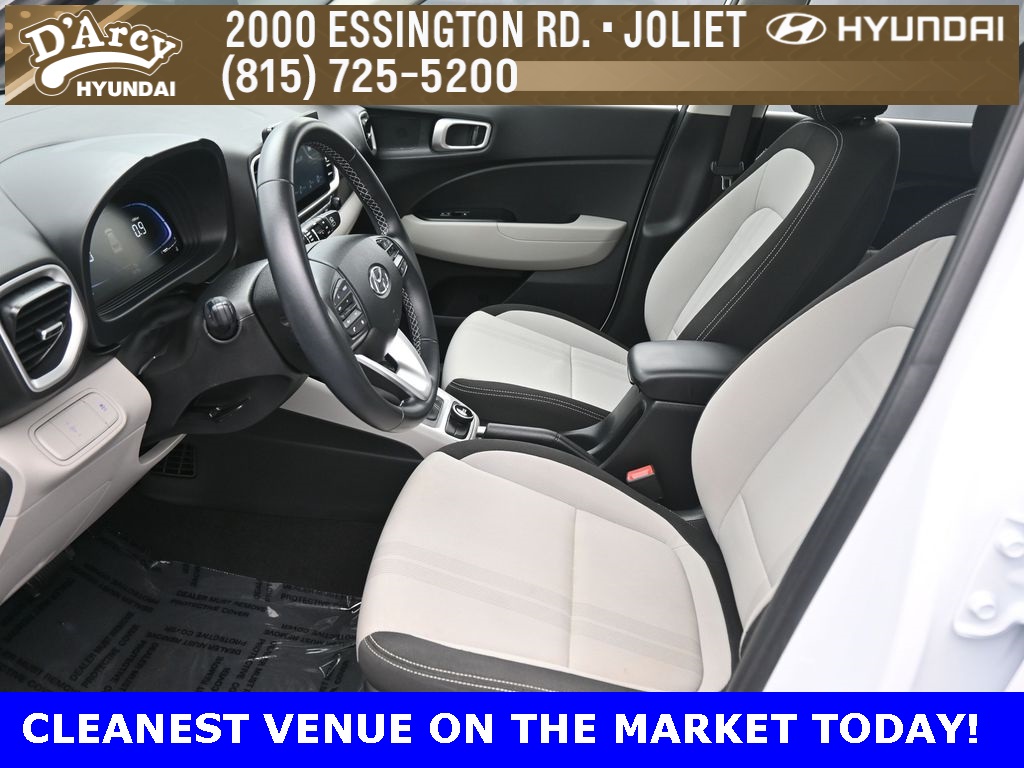 2024 Hyundai Venue SEL photo 5