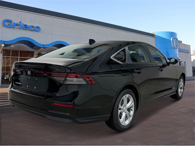 2025 Honda Accord LX photo 5