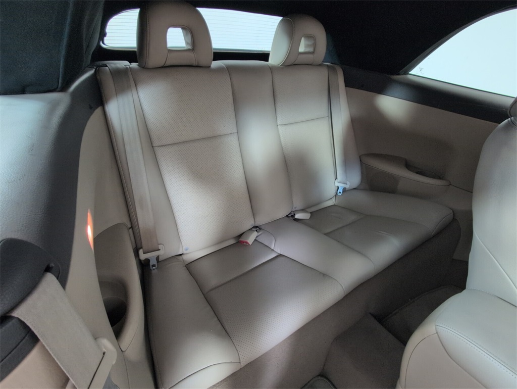 2008 Toyota Camry Solara SE photo 12