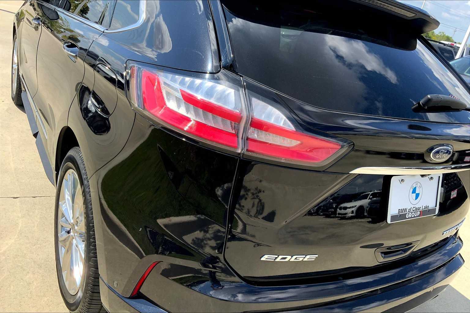 2020 Ford Edge Titanium photo 28