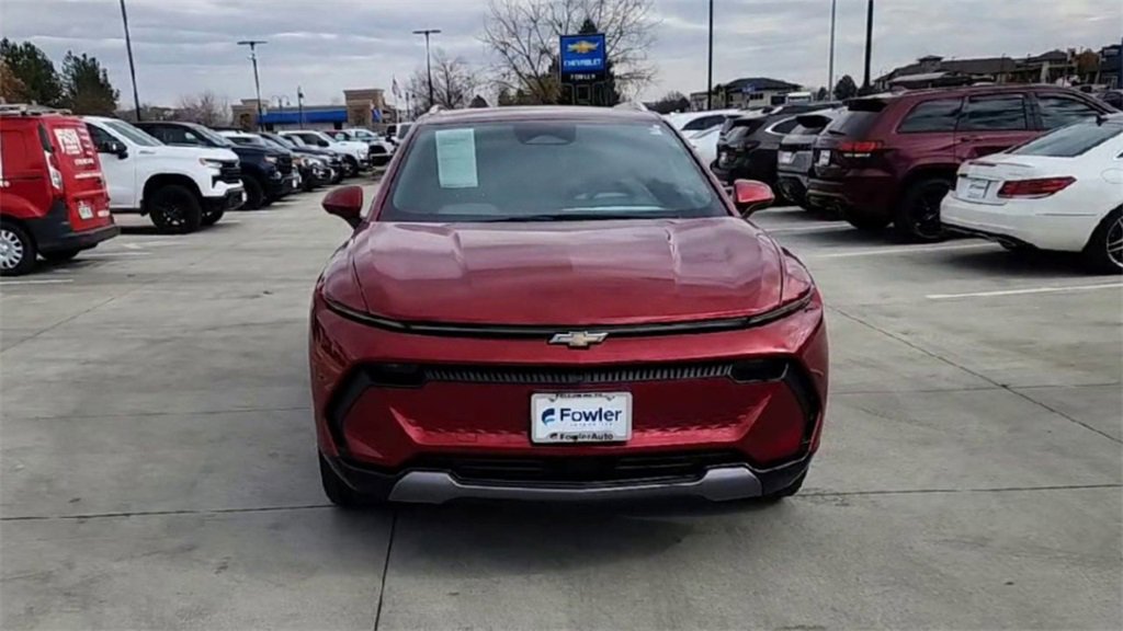 2024 Chevrolet Equinox EV 2LT photo 3