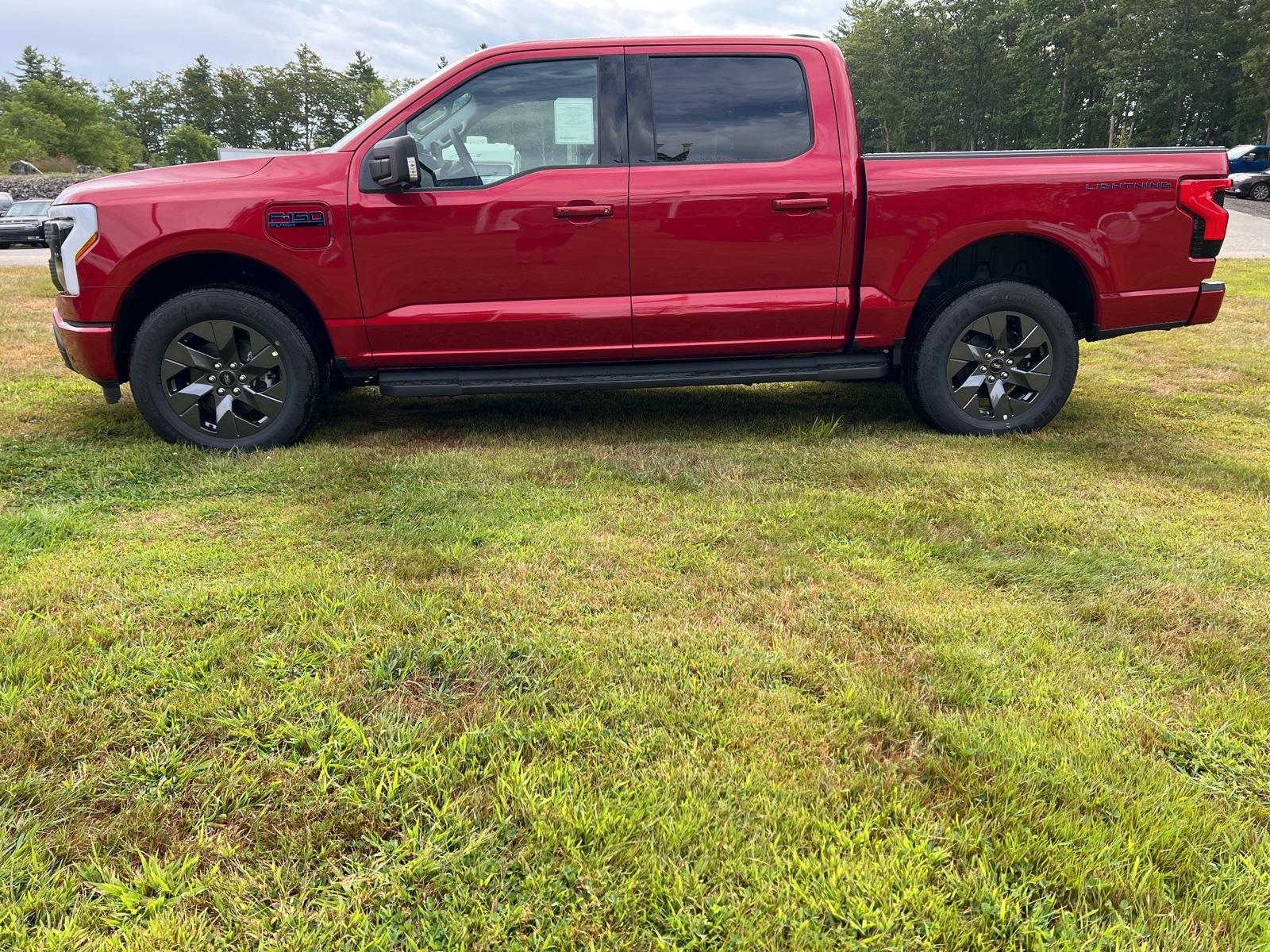 2025 Ford F-150 Lightning photo 3