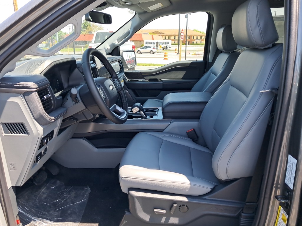 2025 Ford F-150 Lightning photo 6