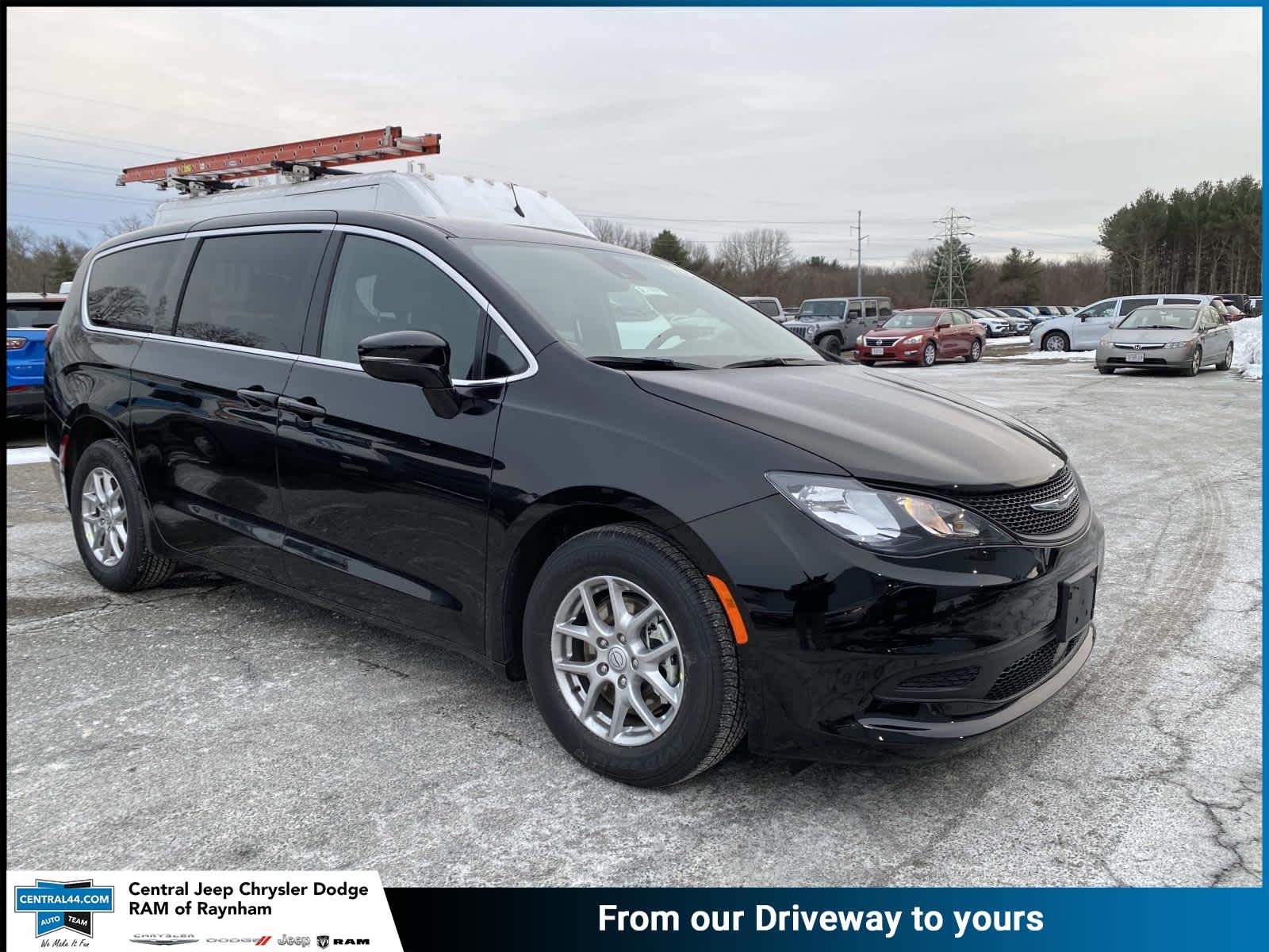 2026 Chrysler Voyager LX's photo