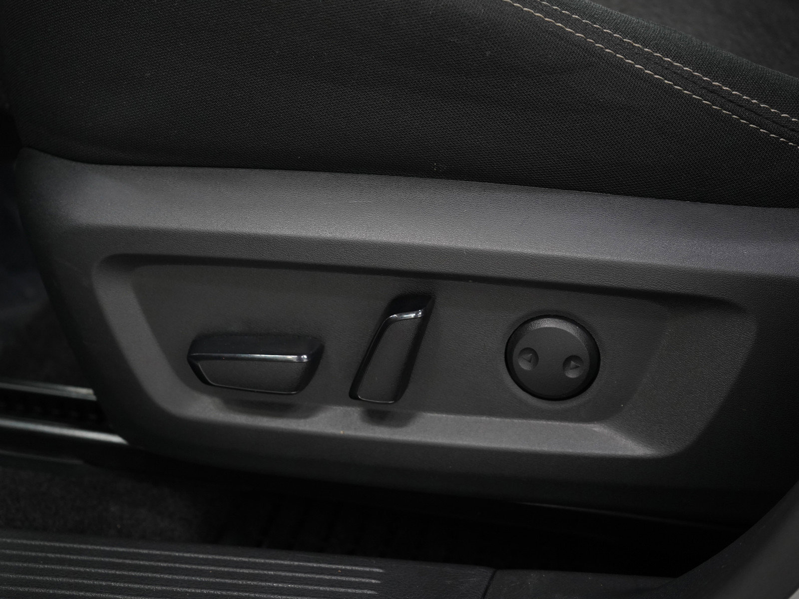 2024 Nissan Rogue SV photo 25
