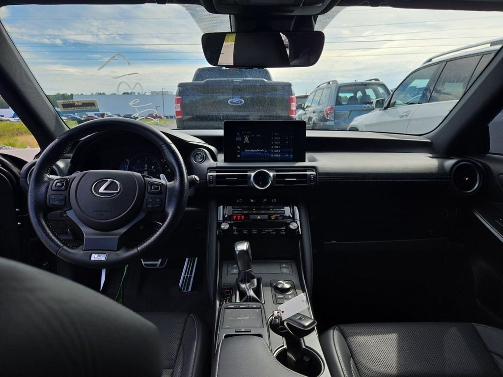 2022 Lexus IS 350 F SPORT photo 3